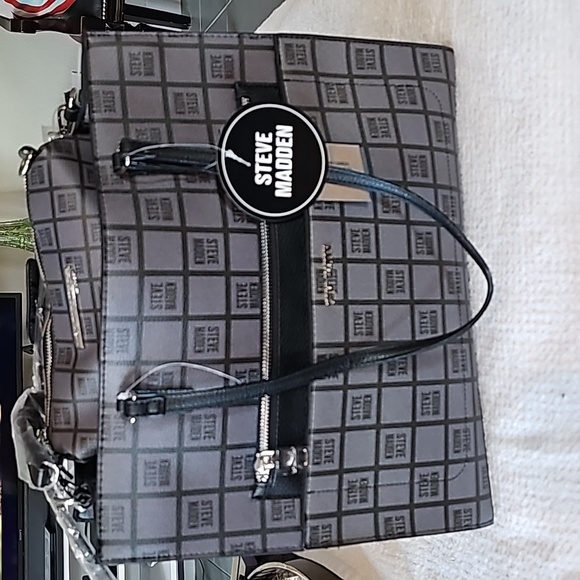 Steve Madden Handbags - Steve Madden 2fer Bags Blk/Gry